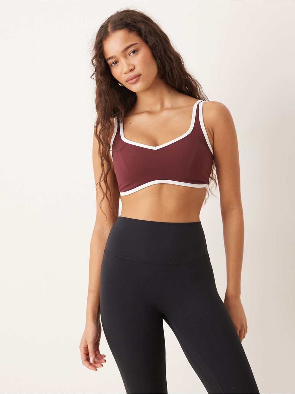 YPB Abercrombie & Fitch Sweetheart Contrast Trim Sports Bra in Burgundy